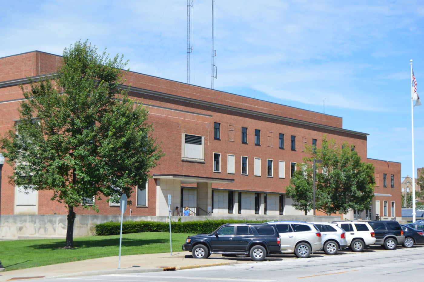 Daytime exterior view of the Adams County Courthouse at 507 Vermont Street in Quincy, Illinois.